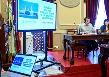 Presentando el documento a la prensa / FOTO: Eulogio García