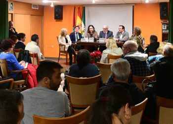 Un momento del encuentro con vecinos / FOTO: Eulogio García