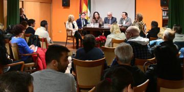 Un momento del encuentro con vecinos / FOTO: Eulogio García