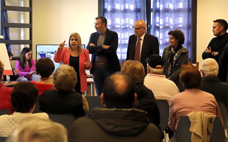 Presentando el proyecto a vecinos / FOTO: Ayto.