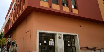 Acceso a los Juzgados clausurados semanas atrás / FOTO: Eulogio García
