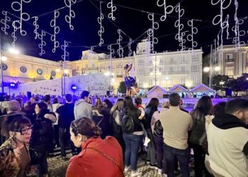 El alumbrado de la plaza de San Antonio, apagado / FOTO: Ayto.