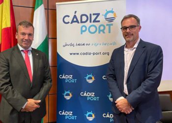 El presidente saliente junto al entrante