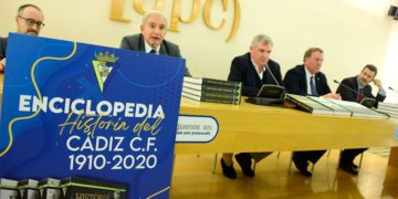 Un momento de la presentación de los libros / FOTO: Cádiz CF