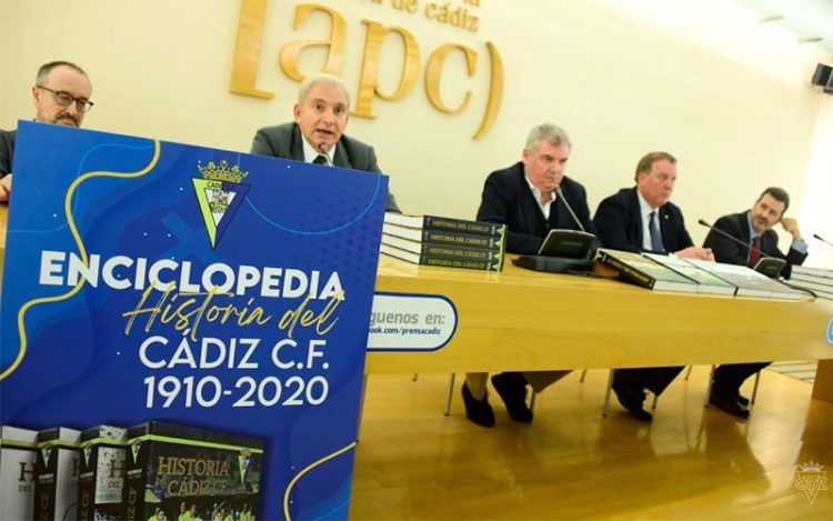 Un momento de la presentación de los libros / FOTO: Cádiz CF