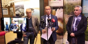 Presentando el informe en el Centro de Interpretación del Vino y la Sal / FOTO: Diputación
