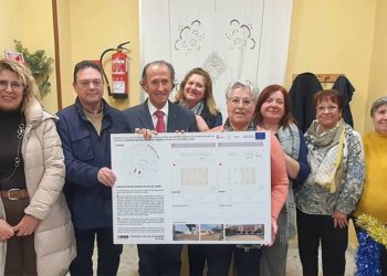 En la sede vecinal presumiendo de las obras proyectadas / FOTO: Ayto.