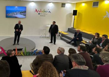 Beardo y Martínez presentando la oferta portuense en el pabellón de la Junta / FOTO: Ayto.