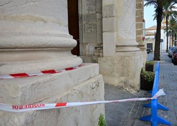 Valla en la Casa de Iberoamérica por pequeños desprendimientos / FOTO: Eulogio García