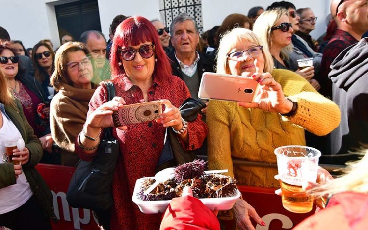 Disfrutando de la Erizada, años atrás / FOTO: Eulogio García