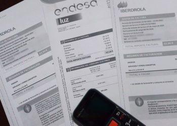 Varias facturas de la luz / FOTO: DBC