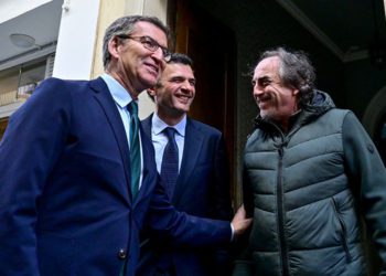La comitiva del líder del PP se encontró con el Selu en su paseo / FOTO: Eulogio García