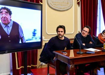 Visualizando un avance del corto promocional / FOTO: Eulogio García