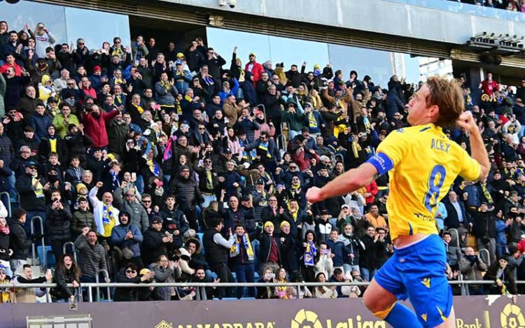 Álex celebrando su gol / FOTO: Eulogio García