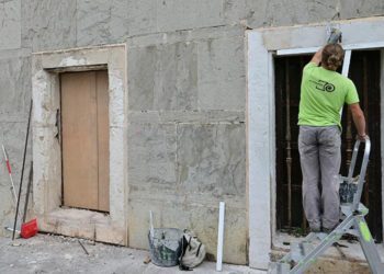 Trabajador de la construcción en plena faena / FOTO: Eulogio García
