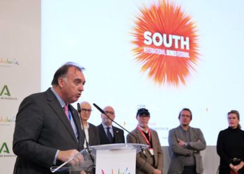 El consejero interviniendo en la presentación del festival en Fitur / FOTO: Junta