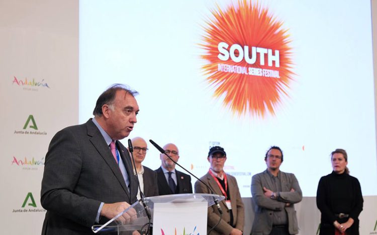 El consejero interviniendo en la presentación del festival en Fitur / FOTO: Junta