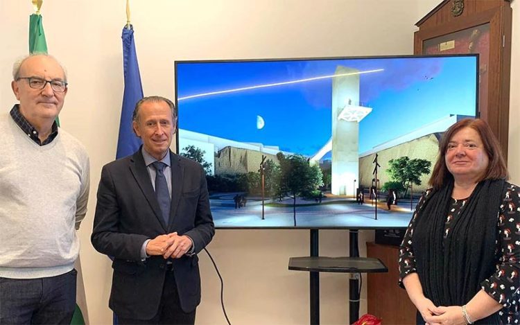 Posado con la recreación virtual de la torre / FOTO: Ayto.