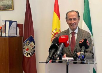 Ante la prensa en el despacho de Alcaldía / FOTO: Ayto.