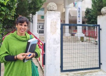 A las puertas de su instituto en Puerto Real / FOTO: Adelante Andalucía