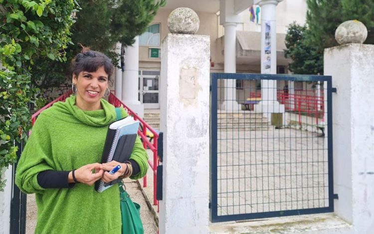 A las puertas de su instituto en Puerto Real / FOTO: Adelante Andalucía