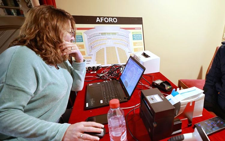 En la venta de entradas de preliminares / FOTO: Eulogio García