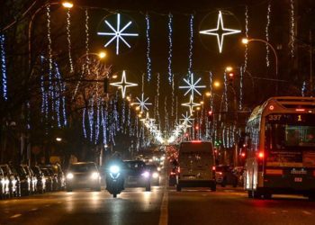 Alumbrado en la avenida durante la última Navidad / FOTO: Eulogio García