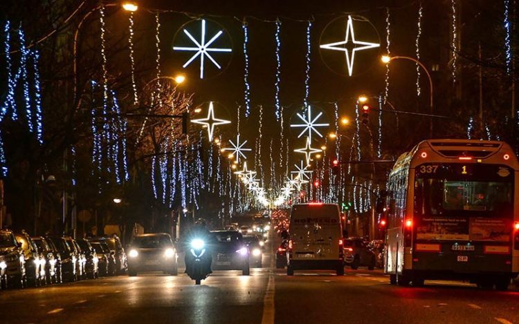 Alumbrado en la avenida durante la última Navidad / FOTO: Eulogio García