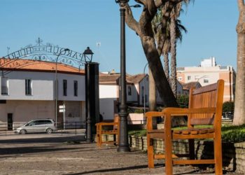 Primeras unidades de bancos ecológicos ya colocadas / FOTO: Ayto.