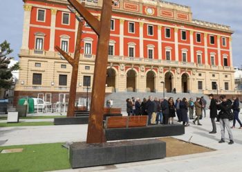 Recorriendo la nueva plaza / FOTO: Ayto.