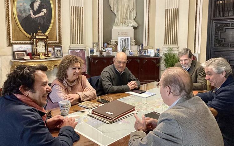 Reunidos en Alcaldía con representantes del Grupo Q / FOTO: Ayto.