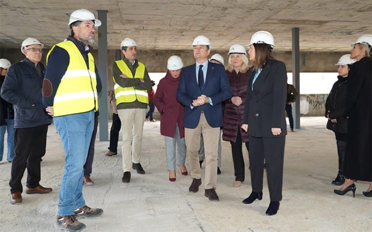 El consejero conoce de cerca la estructura del futuro ambulatorio / FOTO: Juna