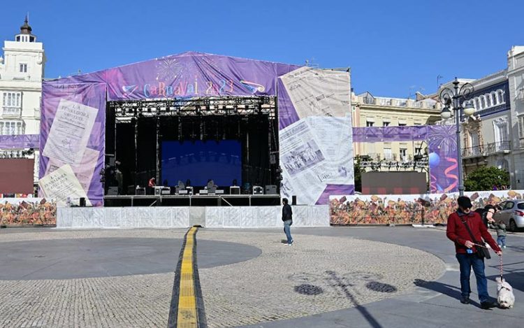 Todo listo en San Antonio, uno de los epicentros de la fiesta / FOTO: Eulogio García