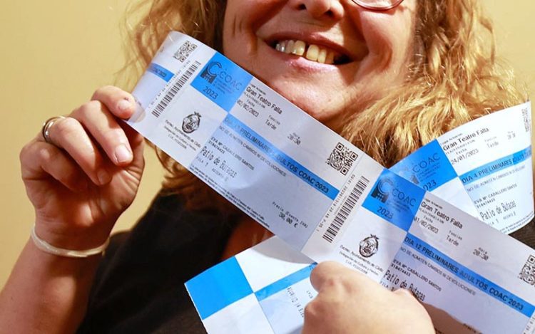 Feliz con entradas de preliminares / FOTO: Eulogio García