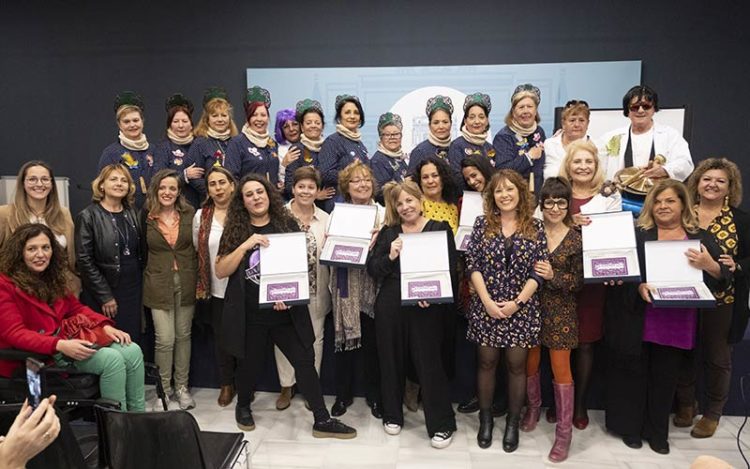Foto de familia con las homenajeadas / FOTO: Ayto.