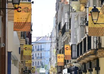 Las banderolas en las calles anuncian desde hace días la cita / FOTO: Eulogio García