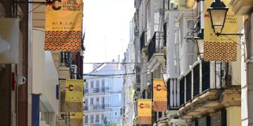 Las banderolas en las calles anuncian desde hace días la cita / FOTO: Eulogio García