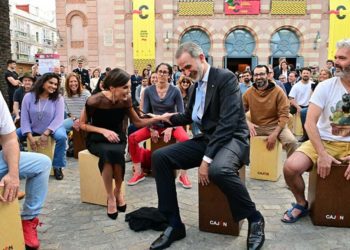 Felipe y Letizia, experimentando en la cajoneada / FOTO: Eulogio García