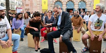 Felipe y Letizia, experimentando en la cajoneada en el CILE gaditano / FOTO: Eulogio García