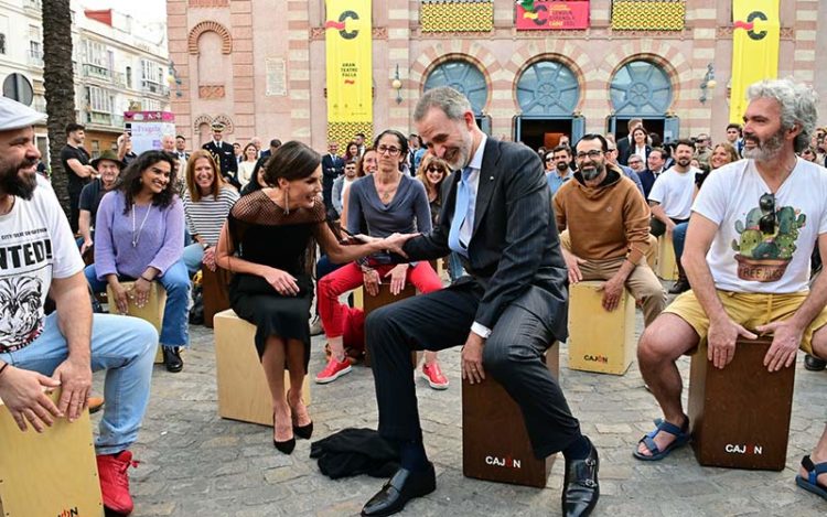 Felipe y Letizia, experimentando en la cajoneada / FOTO: Eulogio García