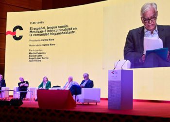 Mesa con la participación del argentino Martín Caparrós / FOTO: Eulogio García