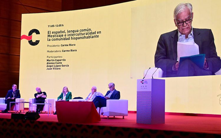 Mesa con la participación del argentino Martín Caparrós / FOTO: Eulogio García