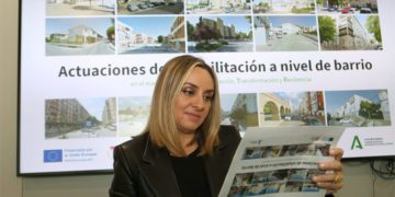 La consejera vendiendo como propias actuaciones con fondos ajenos / FOTO: Junta