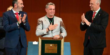 Alejandro Sanz agradeciendo el homenaje / FOTO: Eulogio García