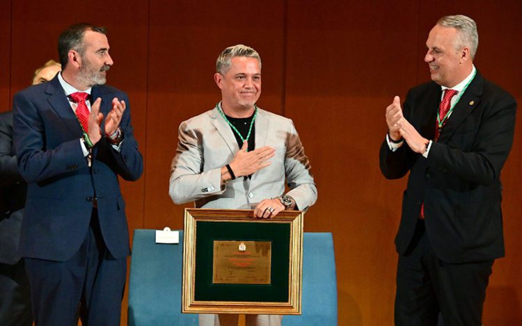 Alejandro Sanz agradeciendo el homenaje / FOTO: Eulogio García