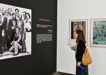 Disfrutando de la exposición / FOTO: Eulogio García