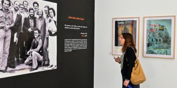 Disfrutando de la exposición / FOTO: Eulogio García