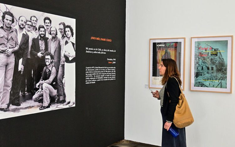 Disfrutando de la exposición / FOTO: Eulogio García