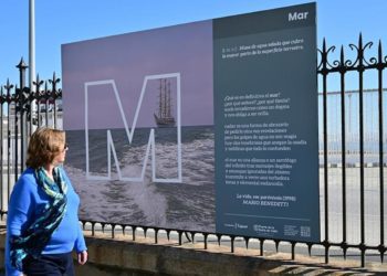 Exposición en la verja del muelle / FOTO: Eulogio García