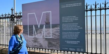 Exposición en la verja del muelle / FOTO: Eulogio García